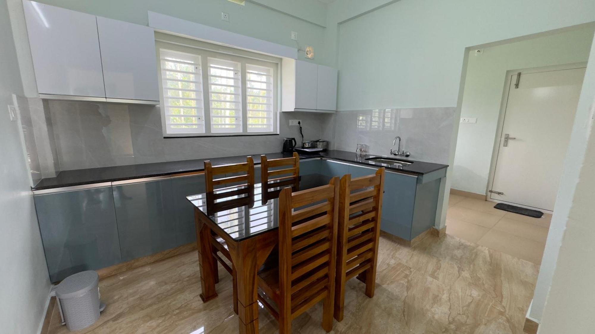 The Karlyle Homestay Vaduvanchal 外观 照片