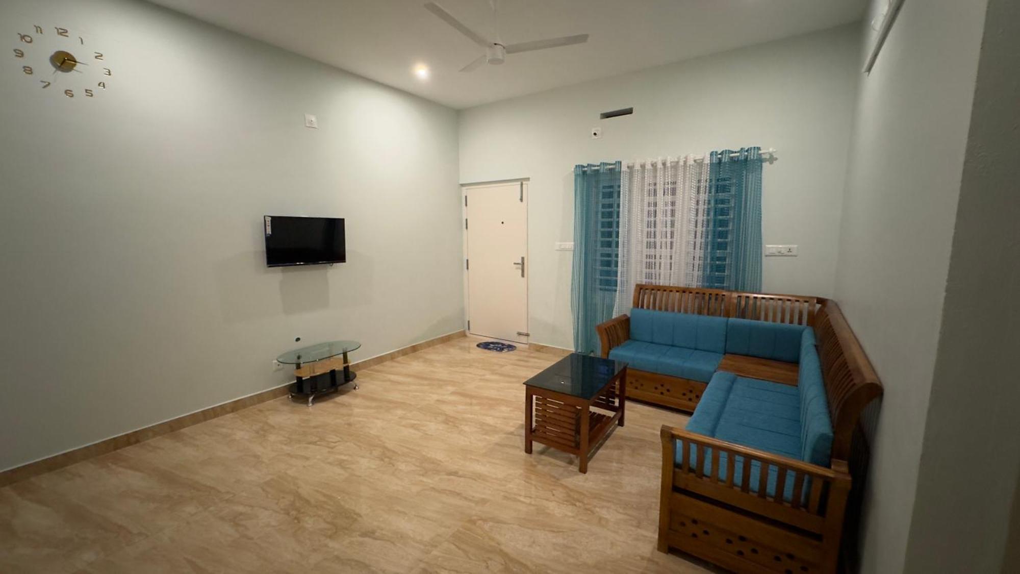 The Karlyle Homestay Vaduvanchal 外观 照片